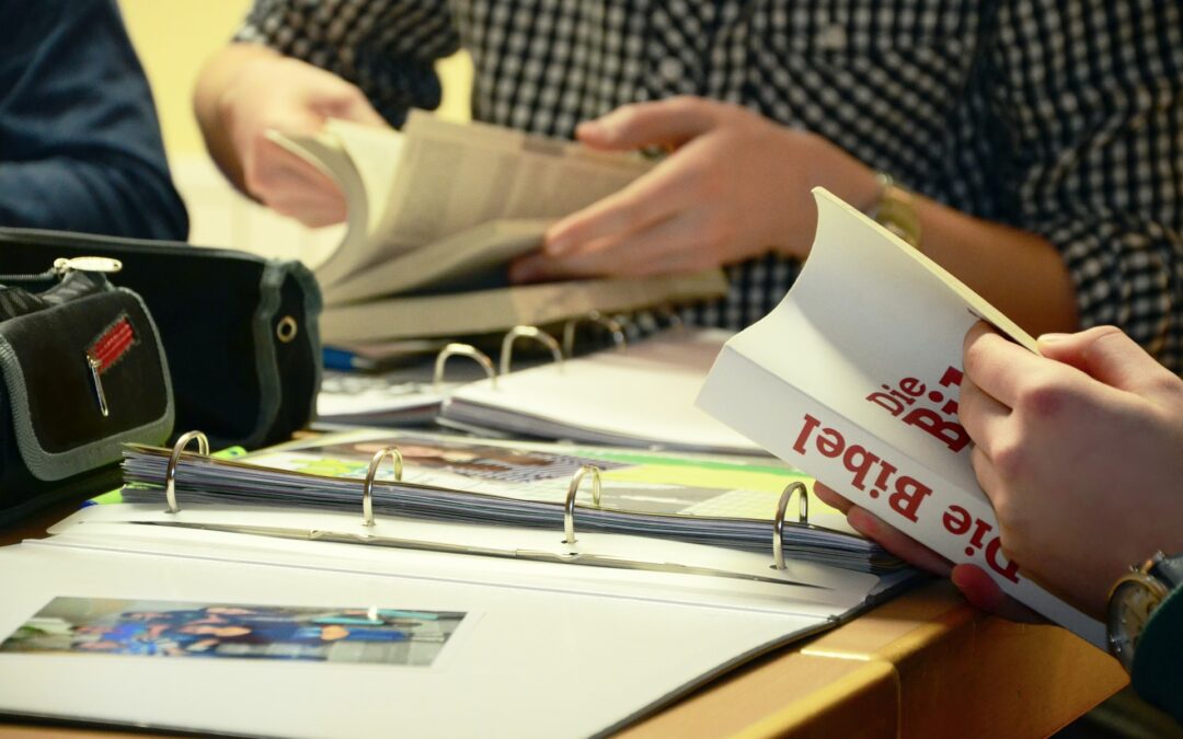 congerdesign_bible-1216063_1920