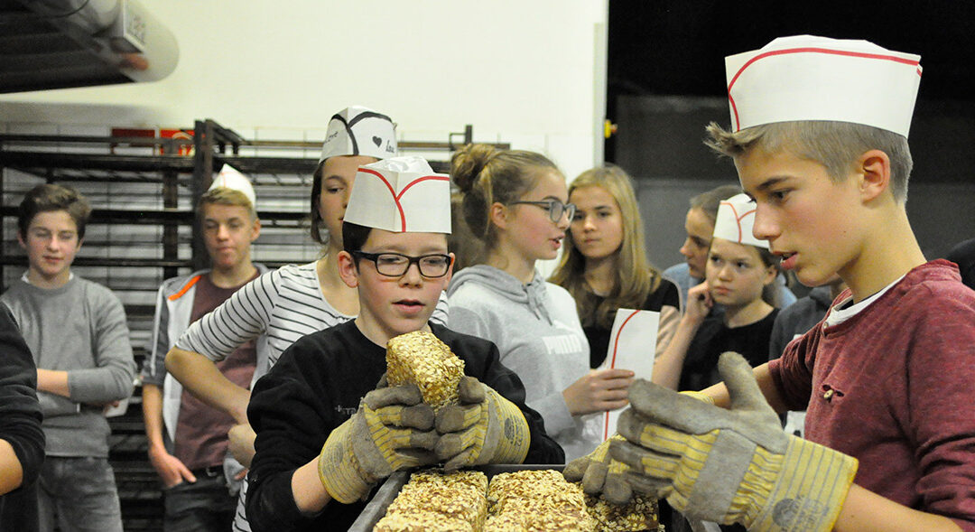 5000 BROTE — KONFIS BACKEN Brot für die Welt